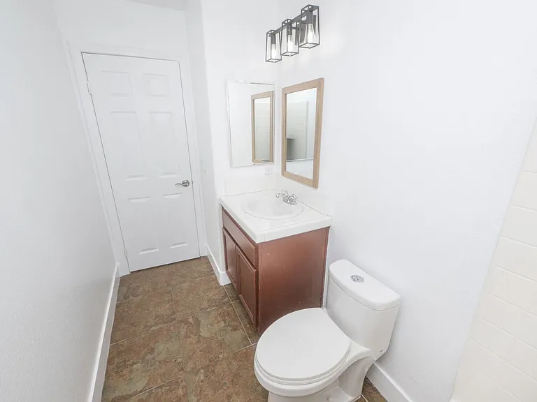 511 Stork St — Photo 7