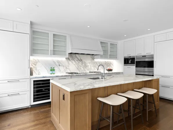 220 East 20th Street PH image 3 of 18