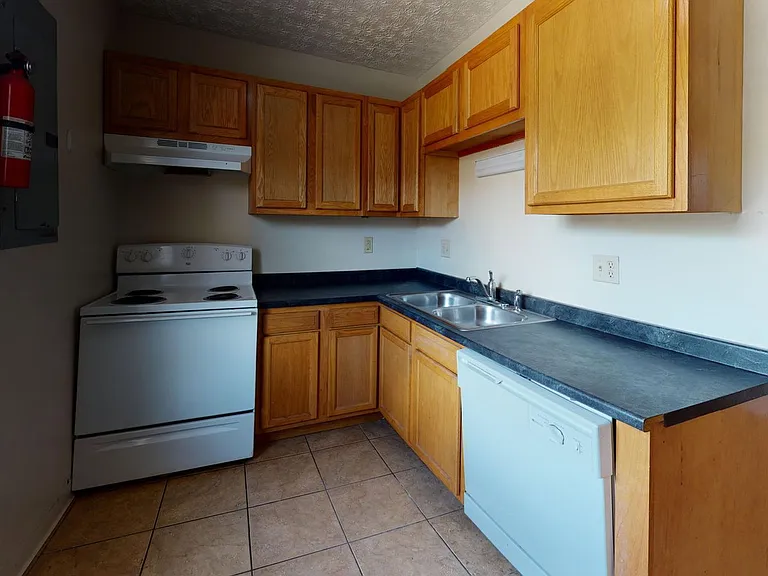 1369 Indianola Ave — Photo 3