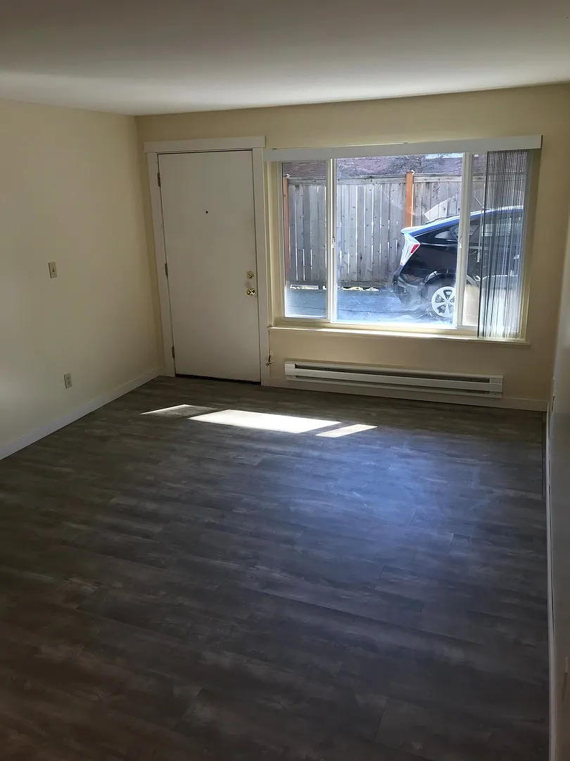 Queen Anne Apartments — Photo 3