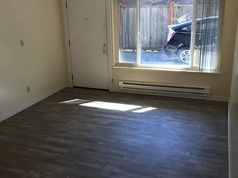 1215 Queen Anne Ave N — Photo 2