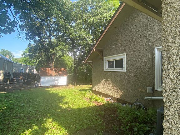 3rd image of 2320 SW 9th St