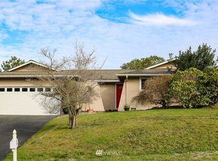 6253 Hinman Dr, Clinton, WA 98236