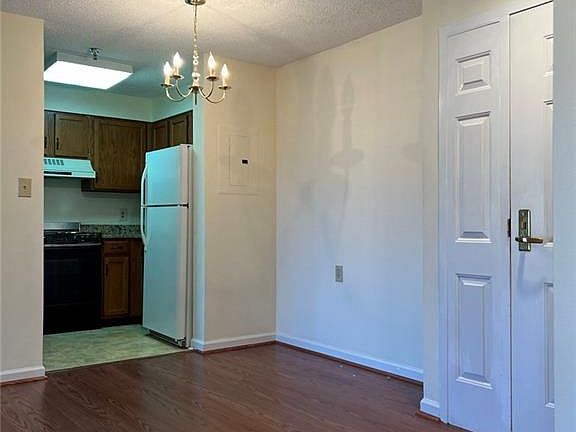 5th image of 1800 Clairmont Lake #711