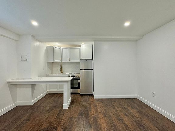 5th image of 11720 Edgewater Dr APT 104