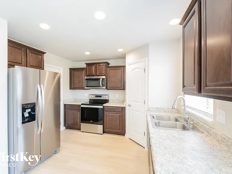 6524 Vedder Dr — Photo 7
