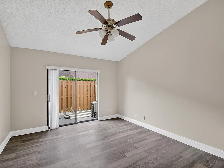 484 Springdale Cir #48D — Photo 14