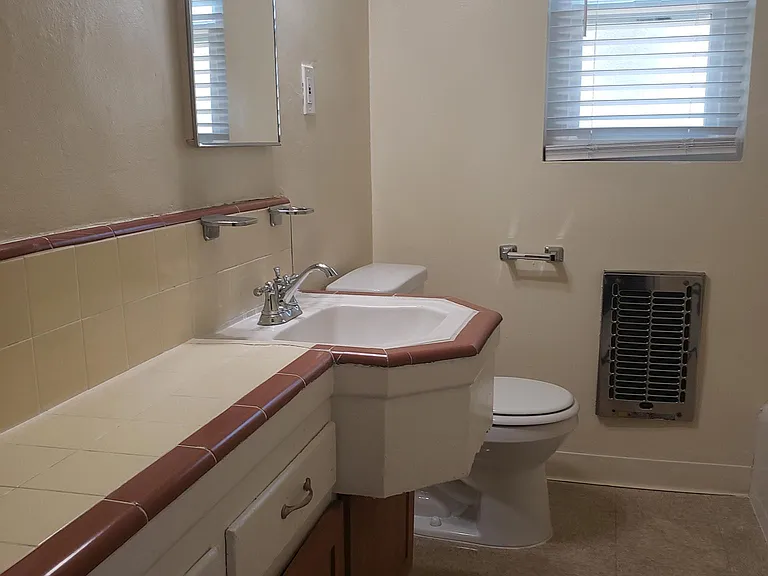 4830 Coliseum St #7 — Photo 12