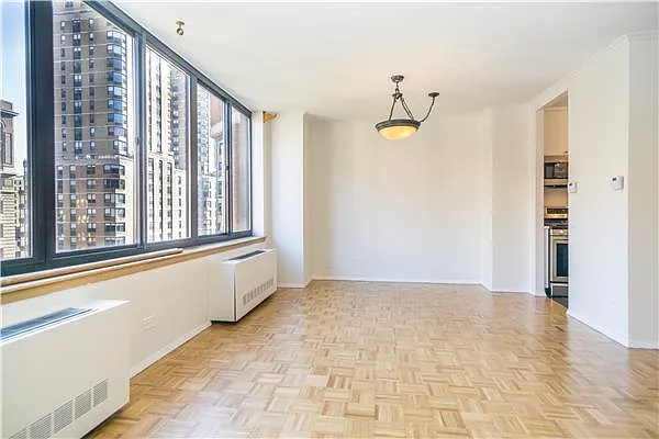 Rented by Century 21 Metropolitan | media 18