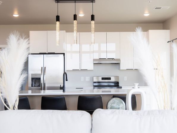 27 River Pointe #302