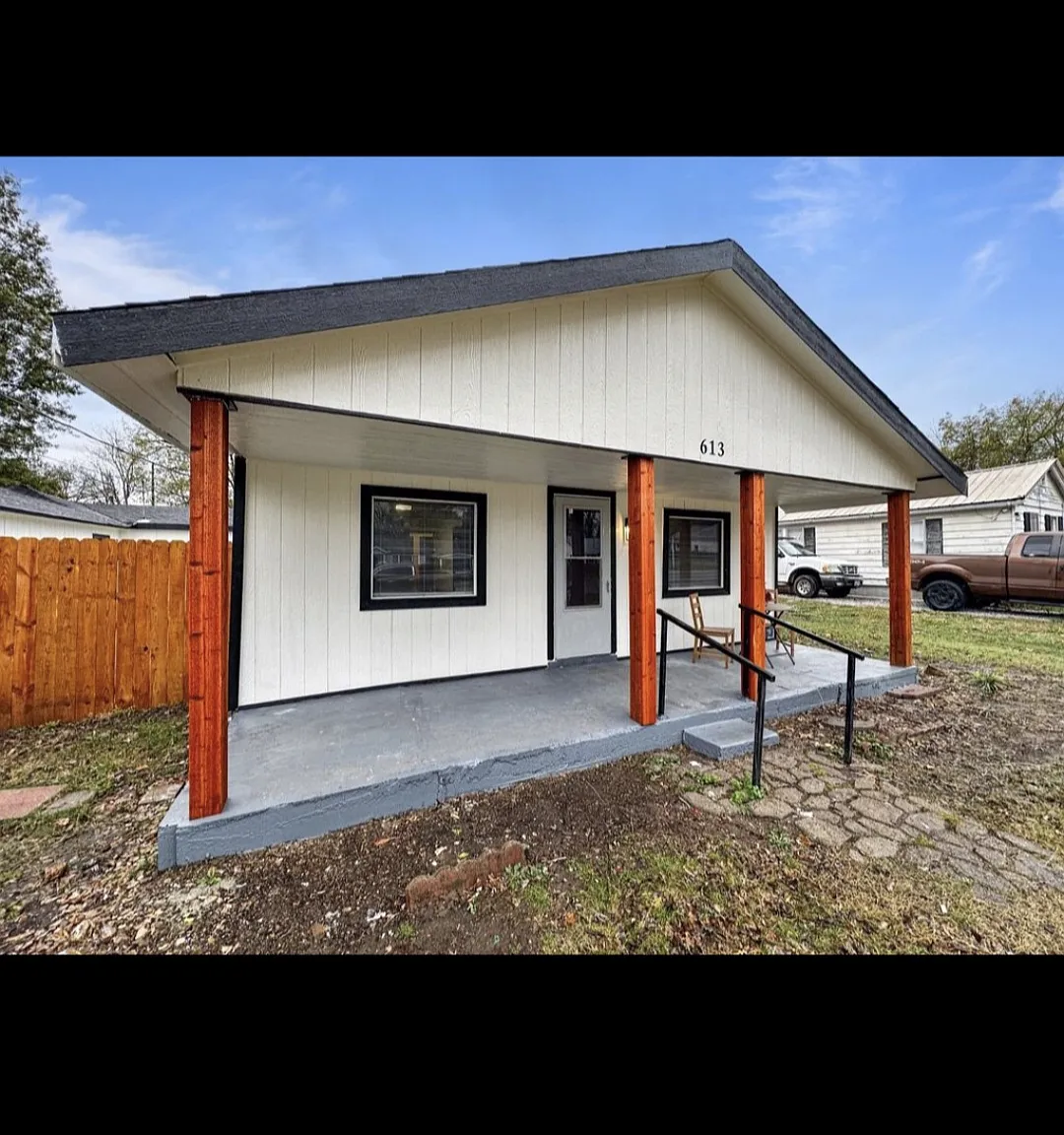 5 bed, 1176 sqft, $750 — Photo 1