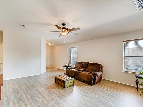 5th image of 809 Encinita Dr