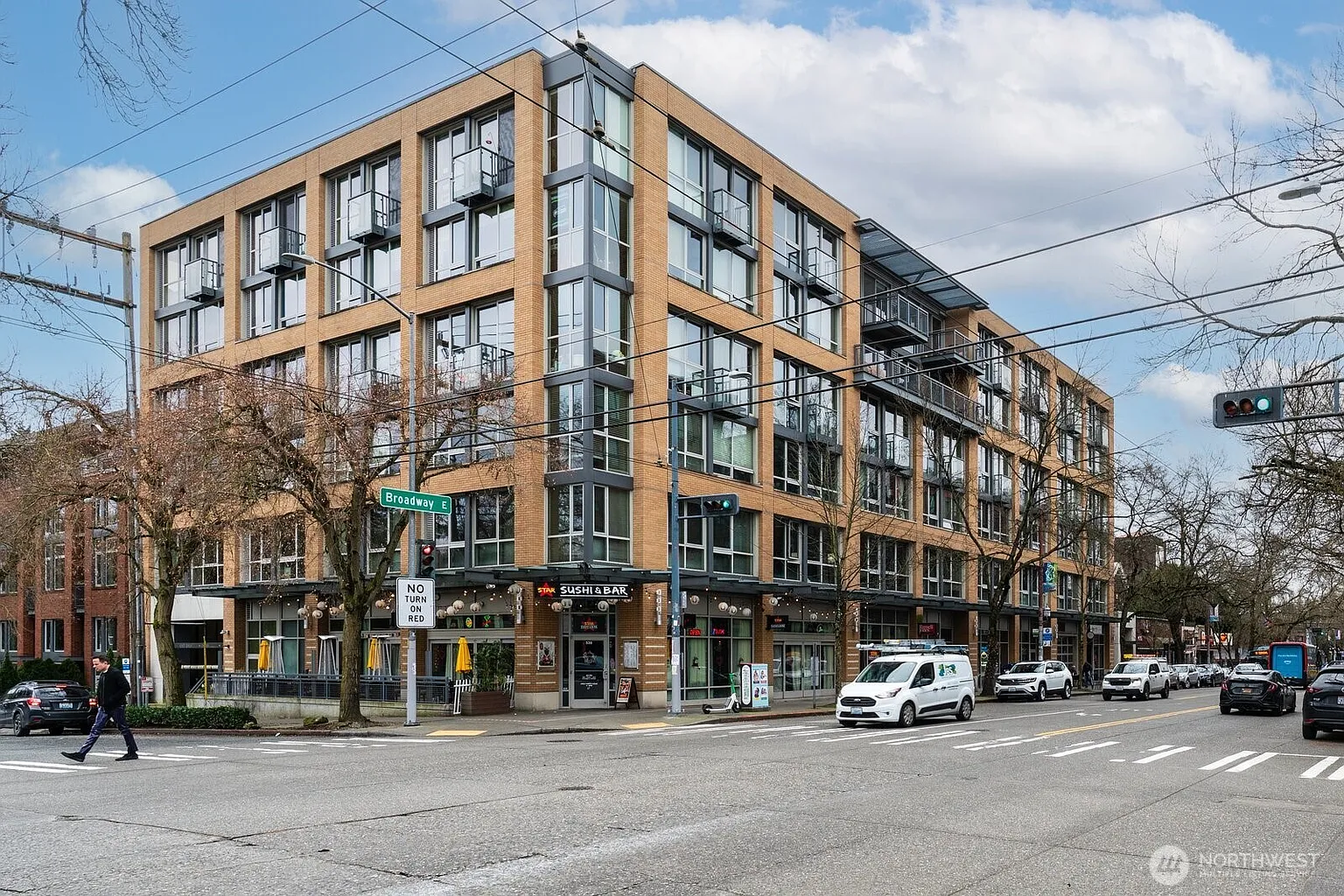 530 Broadway E #208 photo 1