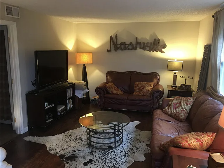 2306 Oak Ct — Photo 9