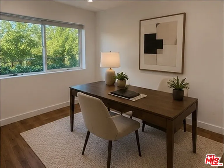 5638 Woodman Ave — Photo 10