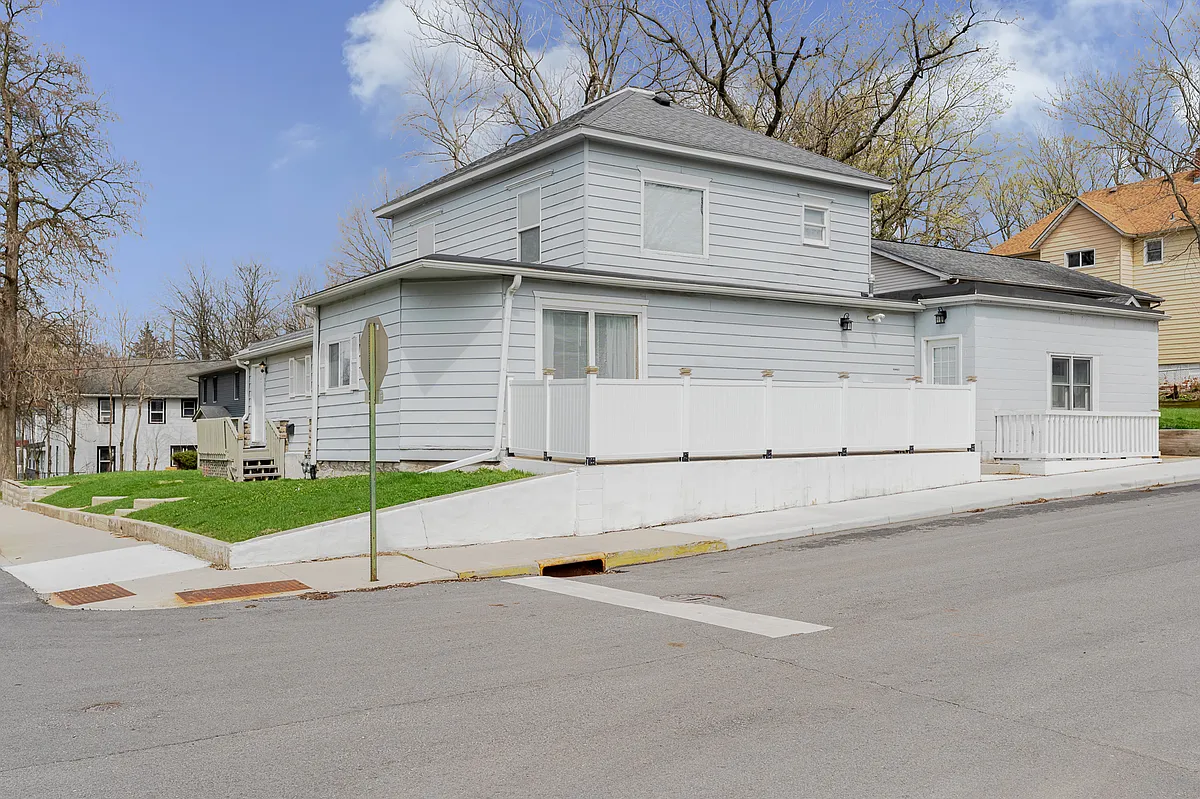 Building Photo - 361 Locust St #3