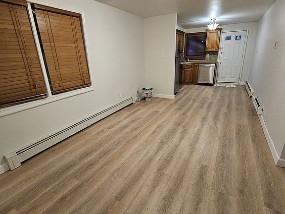 5th image of 22 Manhattan Ct Floor 1