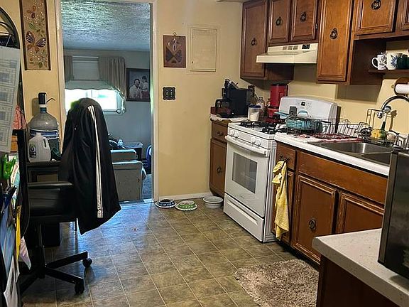 4th image of 4703 Samuel Dr