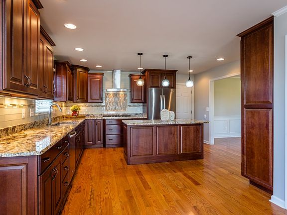 4th image of 1765 Broadridge Dr