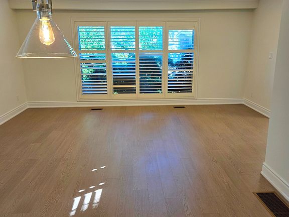 5th image of 8 Northampton Dr