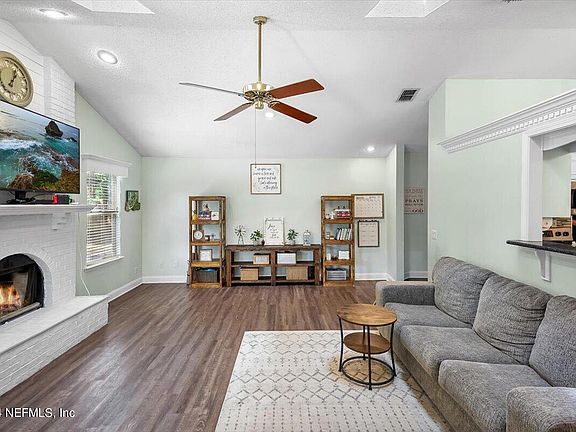 5th image of 10950 BERKSHIRE Lane