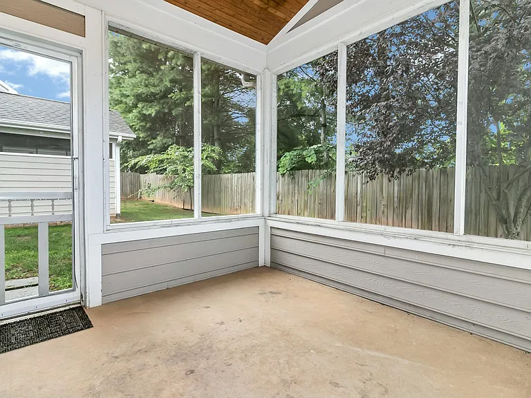 857 W Pointe Dr — Photo 25