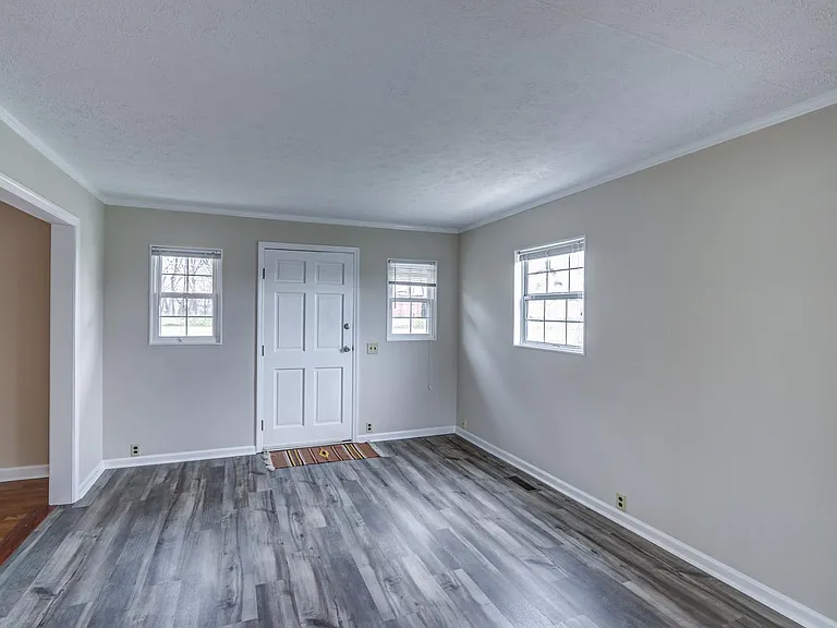 4295 Everett Rd — Photo 21