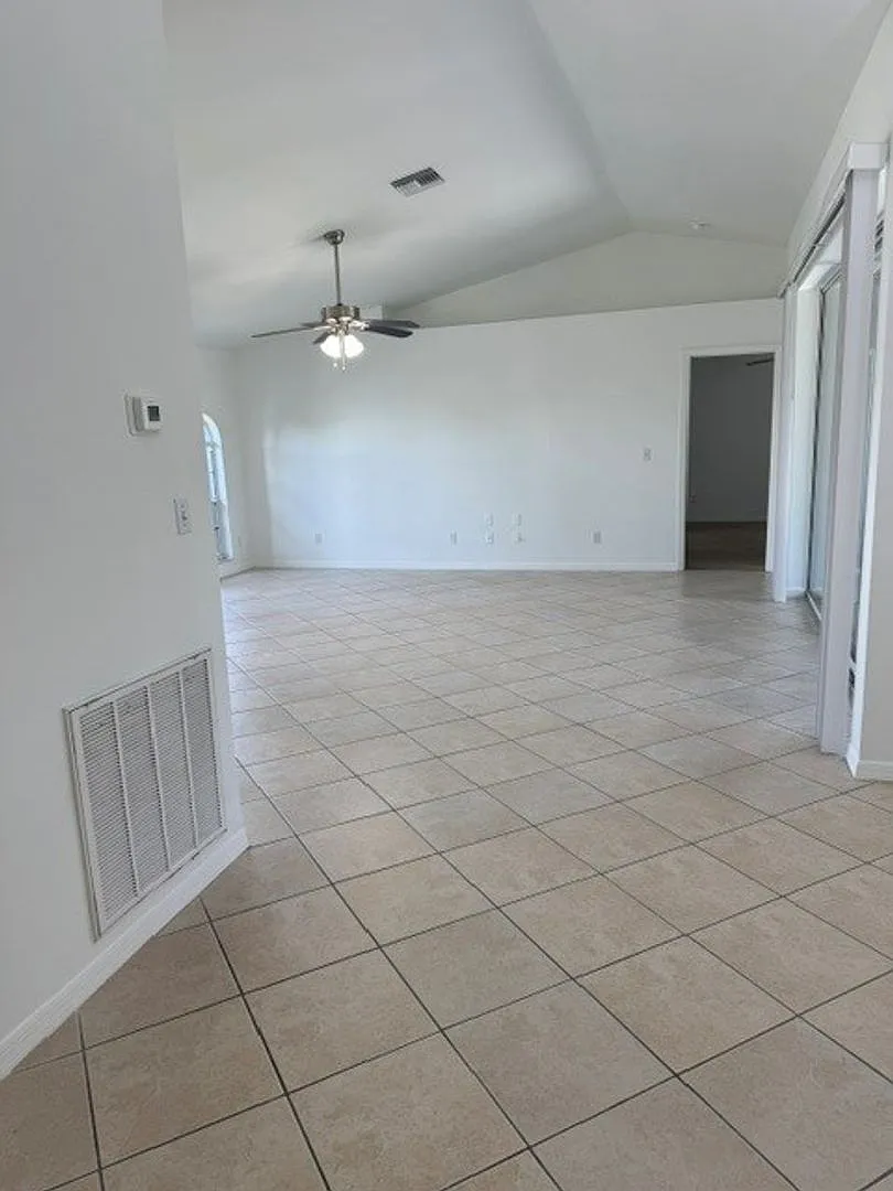 3BR/2BA Single Family House Available — Photo 4