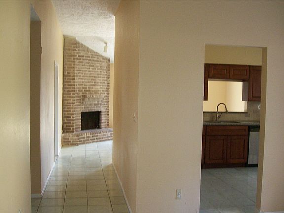 3rd image of 10526 Crescent Moon Dr #10526