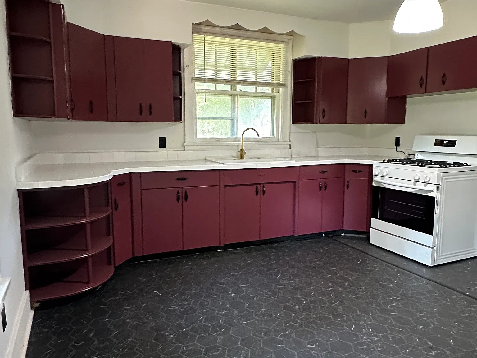3 bed, 1021 sqft, $1,350 — Photo 2