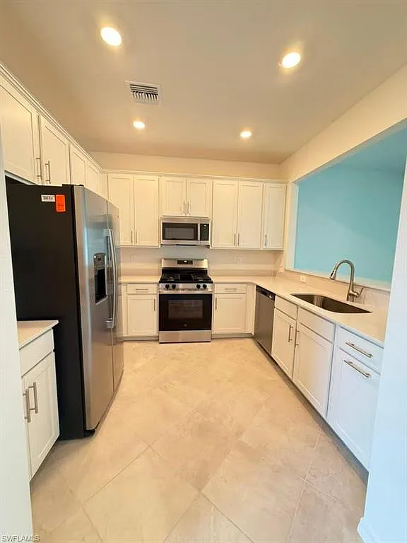 3 bed, 2.5 bath, 1879 sqft, $2,200 — Photo 4
