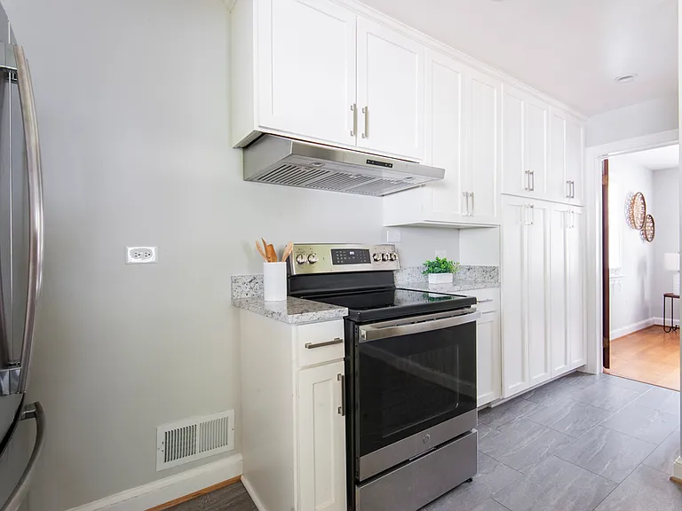 Kitchen has plenty of storage