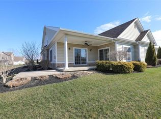 18 Town Square Blvd, Columbiana, OH 44408