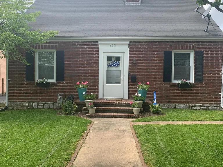 613 Henry Clay Blvd — Photo 1