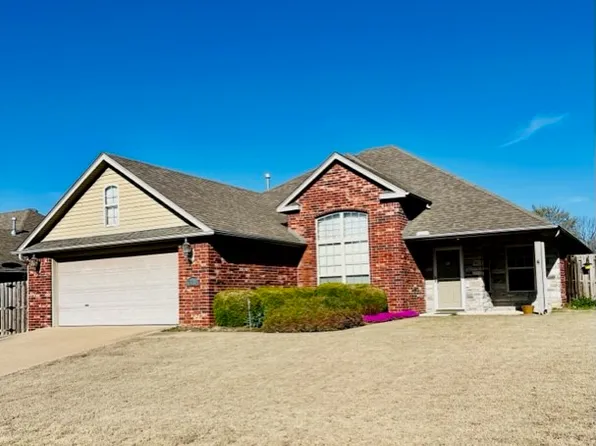 1830 N Fallbrook Way, Fayetteville, AR 72704
