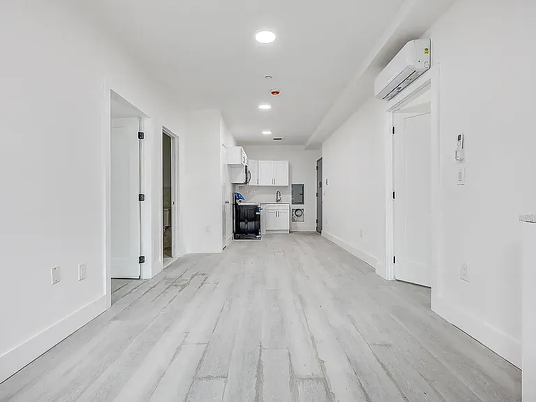 431 Warwick St #2B — Photo 2