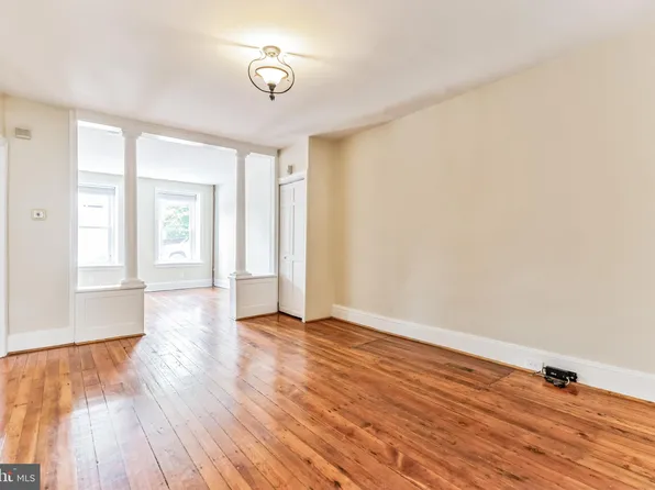 207 Hermit St, Philadelphia, PA 19128
