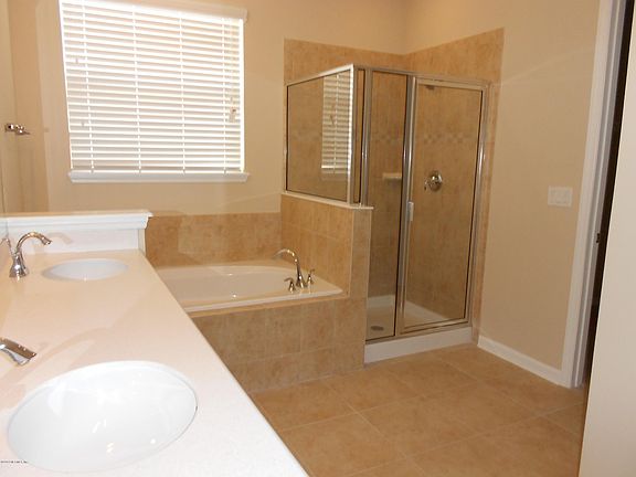 4th image of 15901 LEXINGTON PARK Boulevard #293