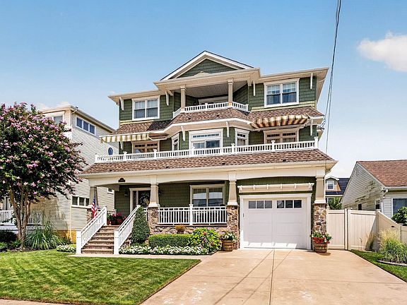 3rd image of 807 W Shore Dr