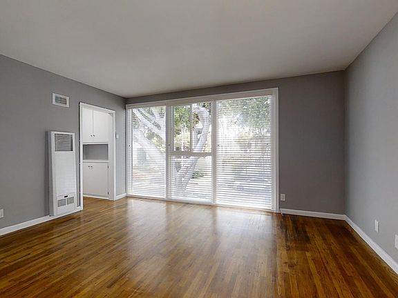 2nd image of 1529 Granville Ave #1