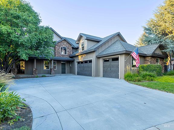 3rd image of 1818 W Silver Creek Ct