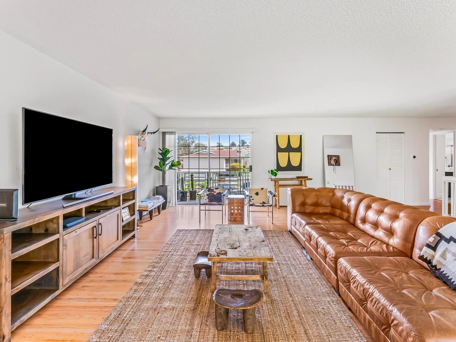 2440 Erin Pl — Photo 4