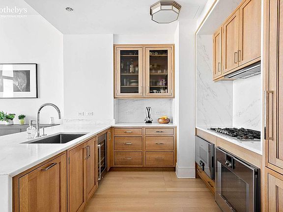3rd image of 30 Park Pl APT 40A
