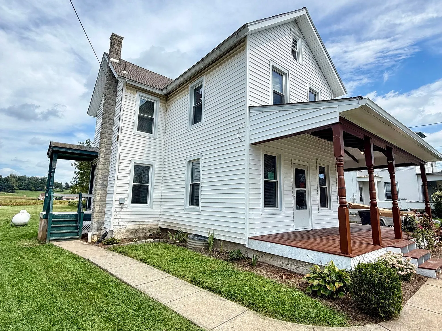 3 bed, 2.0 bath, 2056 sqft, $2,265 — Photo 3