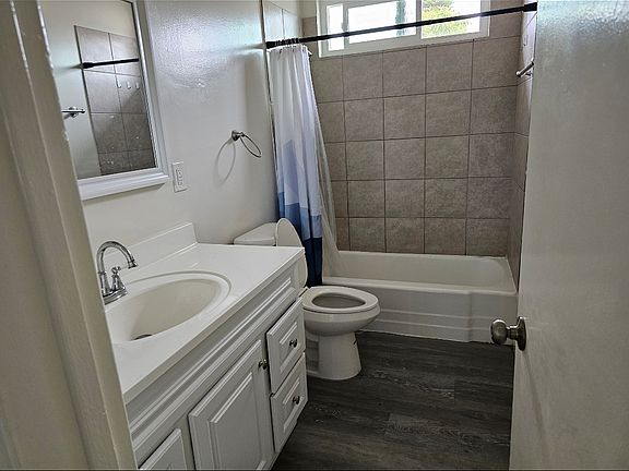 3rd image of 5150-1 Woodman Ave #5