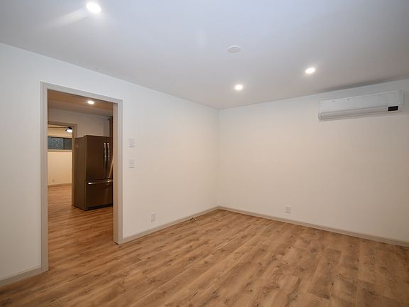 3rd image of 5109 Lynnwood Ave #A