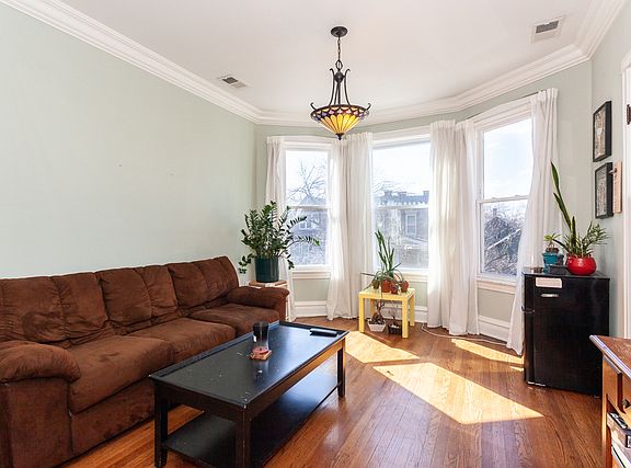 3rd image of 4116 W Cornelia Ave