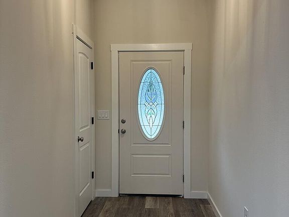 3rd image of 213 Hemlock Rd