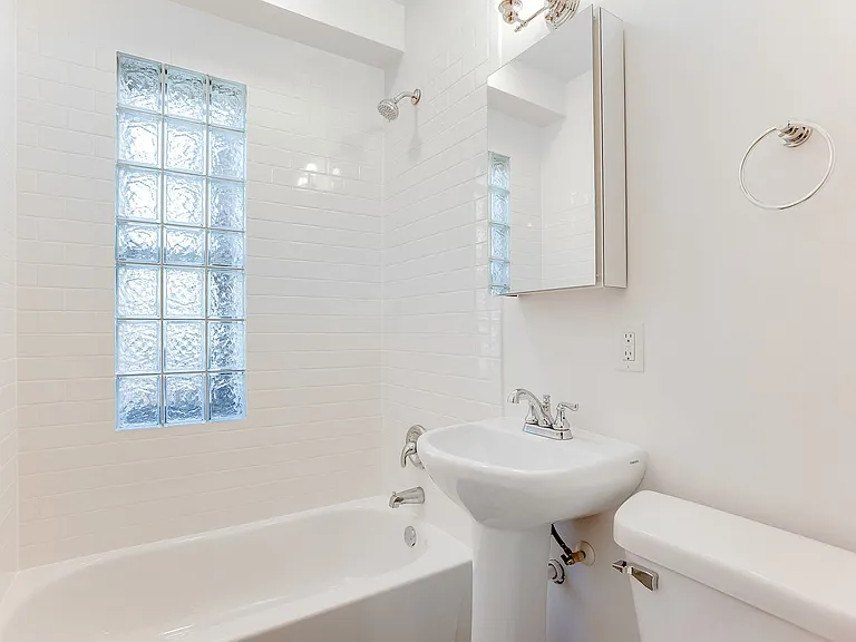424 Smith — Photo 17
