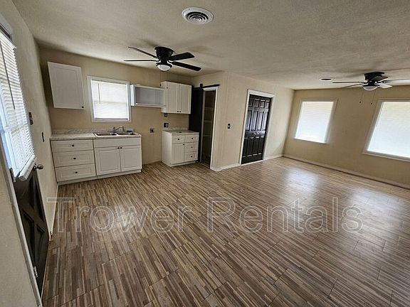 4th image of 807 W University Blvd